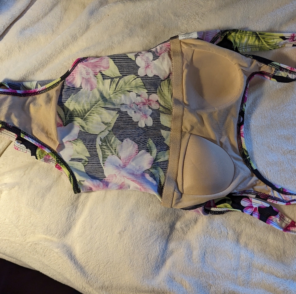 Bathing Suit - Picture 2 of 4